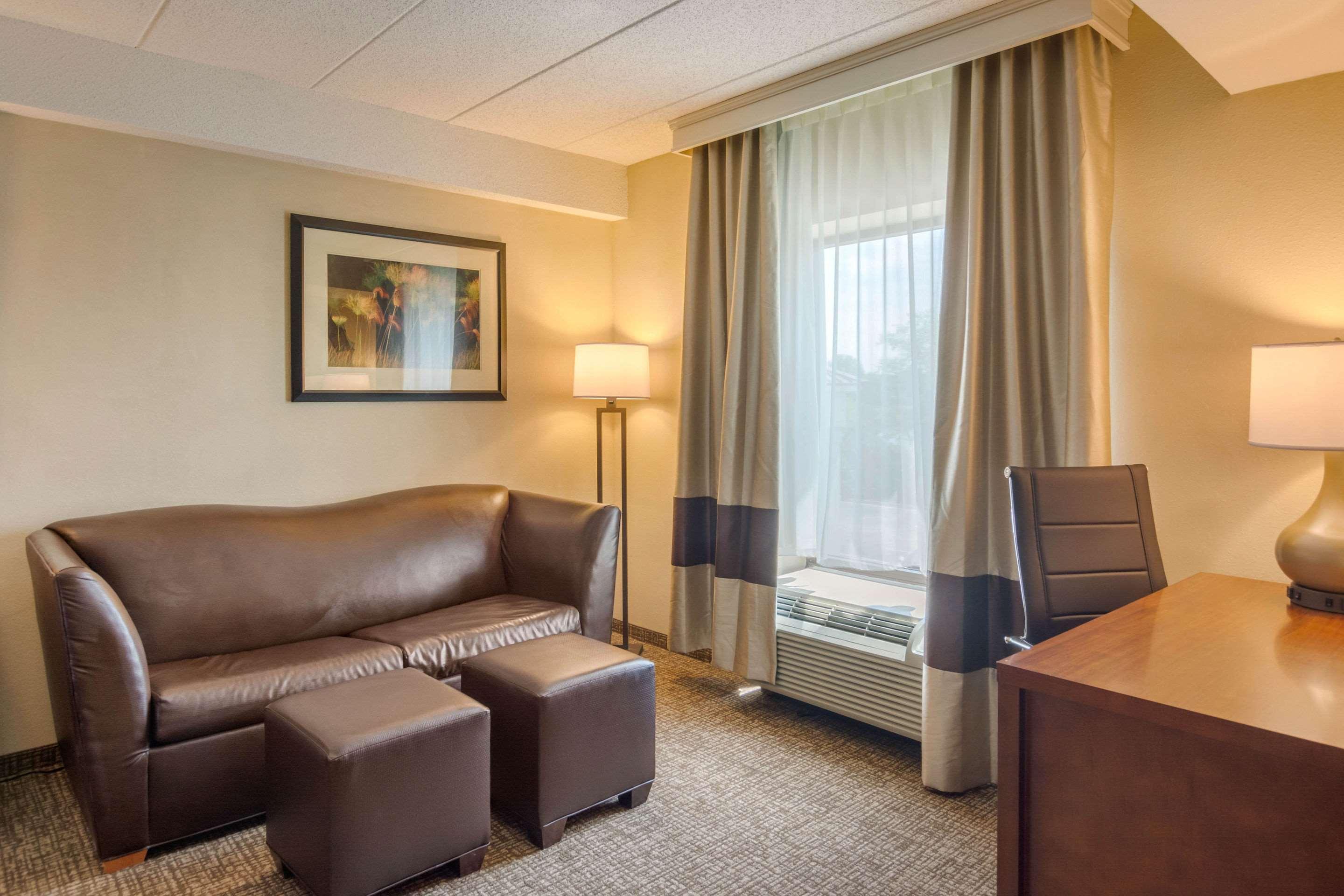 คอมฟอร์ต สวีท เซาท์พาร์ค Hotel โคโลเนียลไฮท์ส ภายนอก รูปภาพ