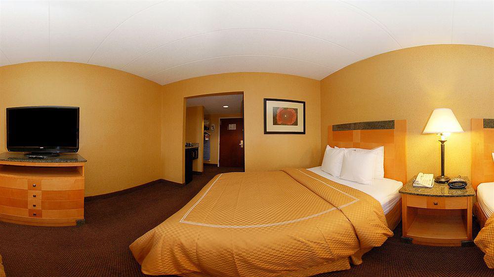 คอมฟอร์ต สวีท เซาท์พาร์ค Hotel โคโลเนียลไฮท์ส ห้อง รูปภาพ